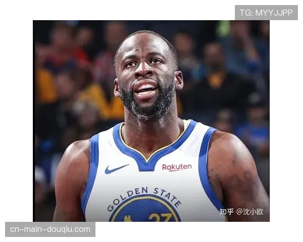 聚焦伦敦赛：一位身着复古球衣的英国小球迷与德雷蒙德·格林击掌瞬间